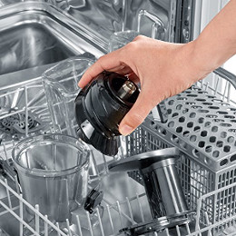 Entsafter-Teile in der Geschirrspülmaschine reinigen Geschirrspüler-Reinigung